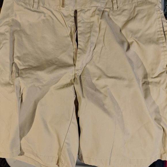 Khaki shorts - Picture 2 of 2